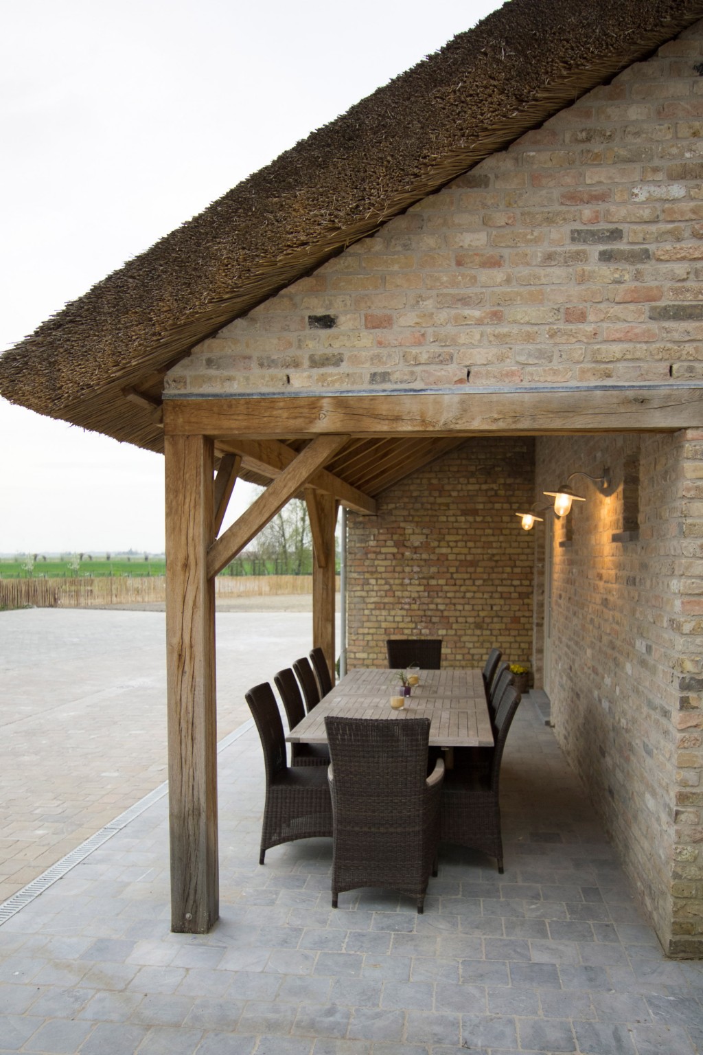 Gezellig afdak met terras
